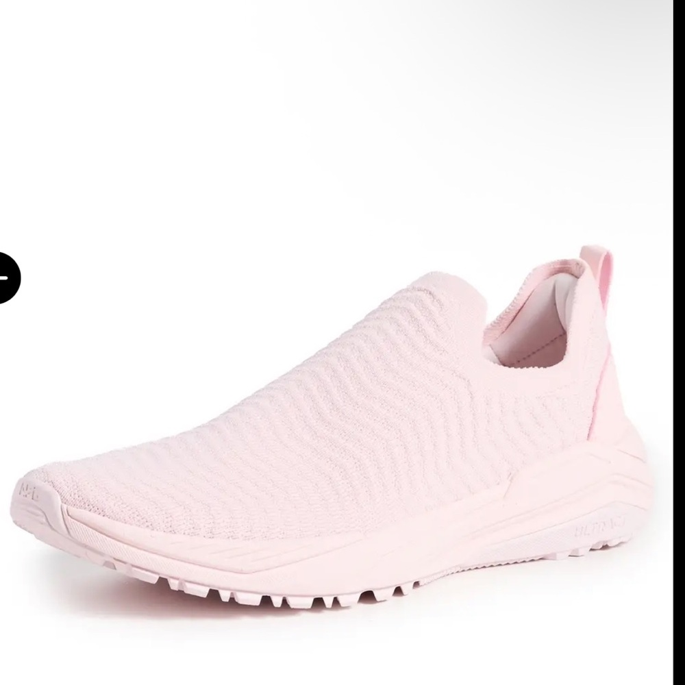 APL WOMENS TECHLOOM TRAVELER BLEACHED PINK 
SIZE 7.5